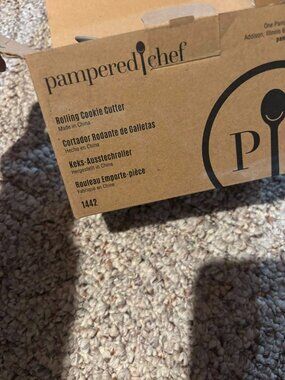 Pampered Chef Rolling cookie cutter